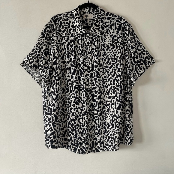 Lita By Ciara Made In Italy Cheeta Print Button Down Size Medium - Picture 1 of 8